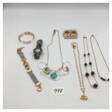 COSTUME JEWELRY ASSORTMENT, INCLUDES MULTI-STRAND