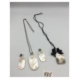MOTHER OF PEARL PENDANT NECKLACE W/ MATCHING
