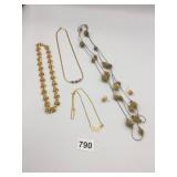 GOLD-TONE JEWELRY ASSORTMENT, INCLUDES LINK