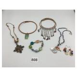 METAL-TONE JEWELRY ASSORTMENT, INCLUDES BEADED