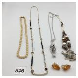 COSTUME JEWELRY GROUP, FAUX PEARL STRAND, BEADED