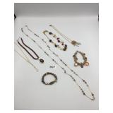 ASSORTED COSTUME JEWELRY NECKLACES AND BRACELETS,