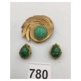 GOLD-TONE COSTUME JEWELRY, SWIRL BROOCH W/ FAUX