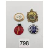 ASSORTED COSTUME BROOCHES AND PENDANTS, INCLUDES