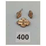 GOLD-TONE METAL BROOCH AND EARRING SET, INTRICATE