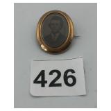 VICTORIAN STYLE PORTRAIT BROOCH, OVAL GOLD-TONE