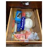 KITCHEN STORAGE ASSORTMENT, INCLUDES GIANT EAGLE