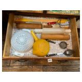 FLINT STAINLESS KITCHEN UTENSILS, WOODEN ROLLING