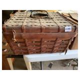 VTG WOVEN SPLINT BASKET, HINGED LID, CARRYING