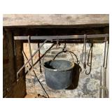 VTG CAST IRON KETTLE, SWING HANDLE, W/ FIREPLACE