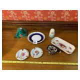 ASSORTED PORCELAIN TABLEWARE, INCLUDES HOLLY LEAF