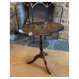 VTG OVAL ACCENT TABLE, WOOD CONSTRUCTION, FLORAL