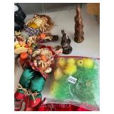VTG SEASONAL DECOR, INCLUDES SCARECROW FIGURES,