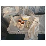 VTG DECORATIVE ASSORTMENT, WICKER BASKET, HAT