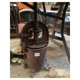 VTG CAST IRON FRUIT PRESS, CRANK HANDLE, GEAR