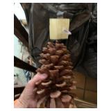 LARGE PINE CONES, NATURAL WOODEN DECOR, BAGGED.