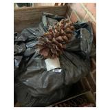 LARGE PINE CONES, NATURAL WOODEN DECOR, BAGGED.