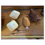 VTG WOODEN SERVING SET, INCLUDES MOTHER-OF-PEARL