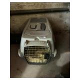 PETMATE KENNEL CAB, PLASTIC CONSTRUCTION, METAL
