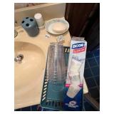 BATHROOM ACCESSORY ASSORTMENT, INCLUDES BANDANA