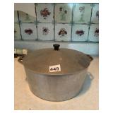 ALDAIRE CAST ALUMINUM DUTCH OVEN, ROUND FORM,