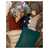 ASSORTED DECORATIVE THROW PILLOWS, VARIOUS