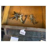 VTG METAL KEYS, ASSORTED SIZES, STYLES, AND