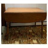VTG WOOD DROP-LEAF TABLE, TURNED LEGS, WARM STAIN