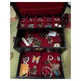 JEWELRY BOX CONTAINING ASSORTED COSTUME JEWELRY,