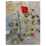 COSTUME JEWELRY, ASSORTED BROOCHES, PINS,