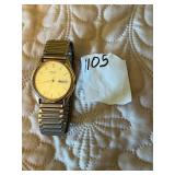 SEIKO QUARTZ WRISTWATCH, GOLD-TONE CASE, WHITE