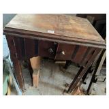 SINGER SEWING MACHINE IN WOOD CABINET, FOLDING