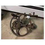 VTG CAST IRON HAND CRANK GEAR MECHANISM,