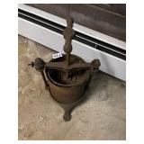 VTG CAST IRON LARD OR FRUIT PRESS, SCREW-TYPE