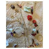 COSTUME JEWELRY ASSORTMENT, INCLUDES RHINESTONE