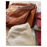 ASSORTED TEXTILES, INCL LINEN-BLEND TABLE RUNNER