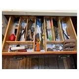 ASSORTED KITCHEN UTENSILS, INCLUDES SPATULAS,