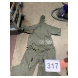 MILITARY STYLE OLIVE DRAB RAIN GEAR, HOODED
