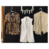 ELANA BY TANNER LEOPARD PRINT TOP, QUACKER