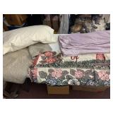 ASSORTED BEDDING INCLUDES LIZ CLAIBORNE HOME