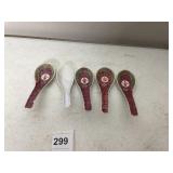 ASSORTED CHINESE PORCELAIN SOUP SPOONS, INCLUDES