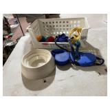 ASSORTED PET SUPPLIES, INCLUDES RUBBERMAID