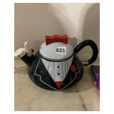 KAMENSTEIN TUXEDO WHISTLING TEA KETTLE, ENAMEL