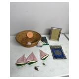 ASSORTED DECORATIVE GROUPING, INCLUDES WOVEN
