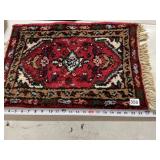 PERSIAN STYLE AREA RUG, RED FIELD, FLORAL MOTIF,