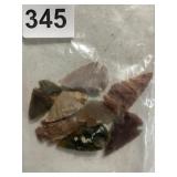 ASSORTED STONE ARROWHEADS, VARIOUS COLORS AND