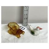 AMBER PRESSED GLASS CARRIAGE FIGURINE, CERAMIC