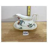 WEDGWOOD GRAVY BOAT W/ UNDERPLATE, COLONIAL