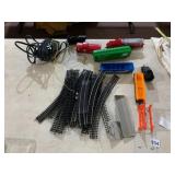 ASSORTED MODEL TRAIN SET, INCLUDES LOCOMOTIVES,