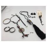 ASSORTED COSTUME JEWELRY GROUPING, INCLUDES